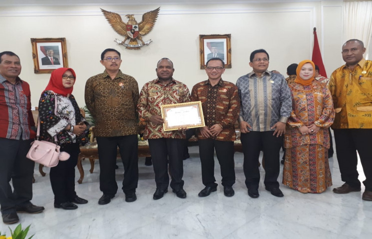 Pemprov Papua Raih Penghargaan Komisi Informasi Pusat 